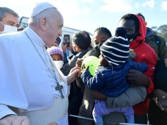 Pope meeting migrants in Greece uai